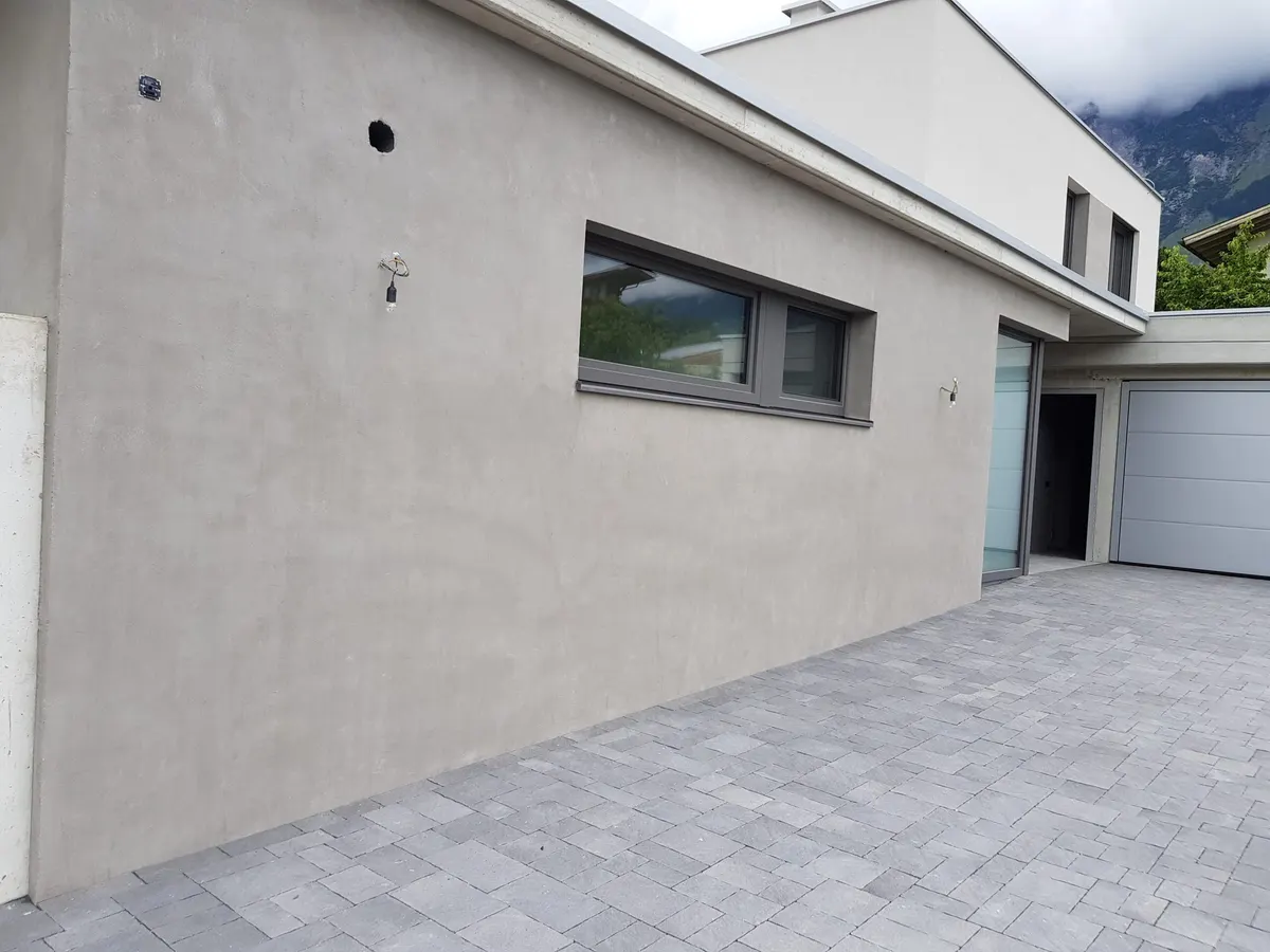 Moderne Wandoberfläche in Betonoptik